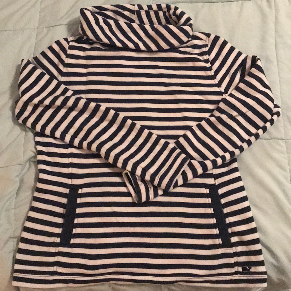 Women’s Vineyard Vines Top size small.